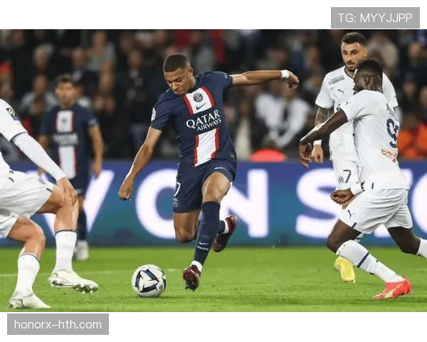 巴黎圣日耳曼：巨星与体系之争，豪华战舰为何迟迟未能驶向欧冠顶峰？